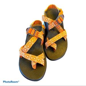 Women’s size 6 Chaco sandals, color orange ,gray